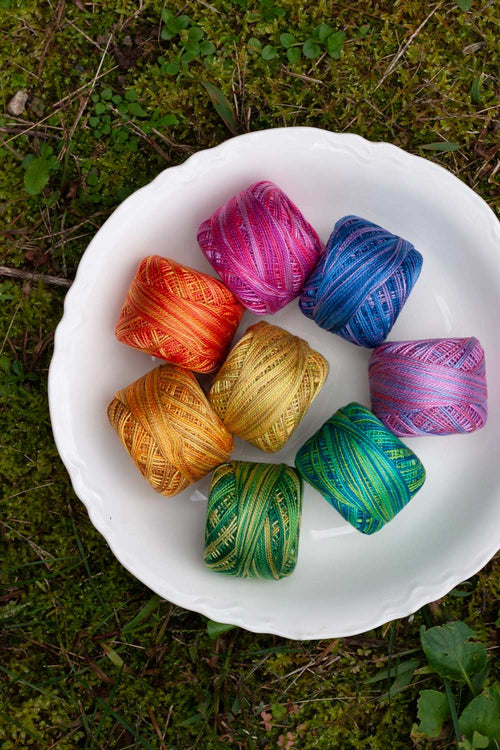 cozy perle set in varigated rainbow